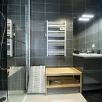 Appartamento T2 2* Avec Balcon Et Parking à 250m De La - Fr-1-738-37