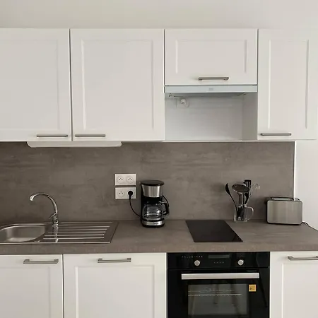 T2 2* Avec Balcon Et Parking A 250m De La - Fr-1-738-37 Apartment Royan