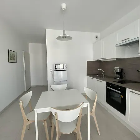 Apartment T2 2* Avec Balcon Et Parking A 250m De La - Fr-1-738-37 Royan