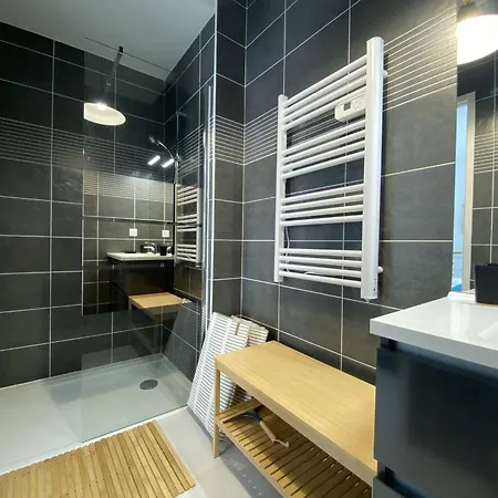 T2 2* Avec Balcon Et Parking A 250m De La - Fr-1-738-37 ロワイヤン