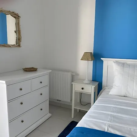 T2 2* Avec Balcon Et Parking à 250m De La - Fr-1-738-37 * Royan