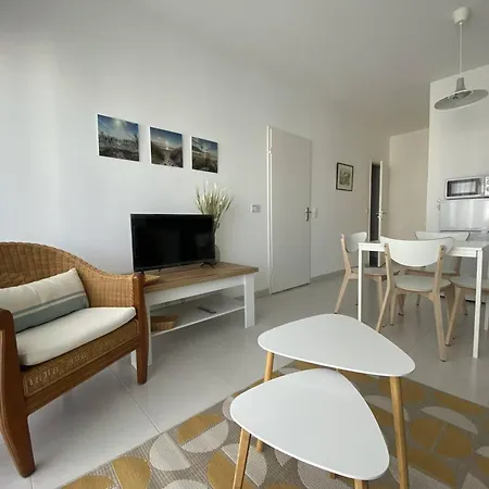 アパート T2 2* Avec Balcon Et Parking A 250m De La - Fr-1-738-37 *